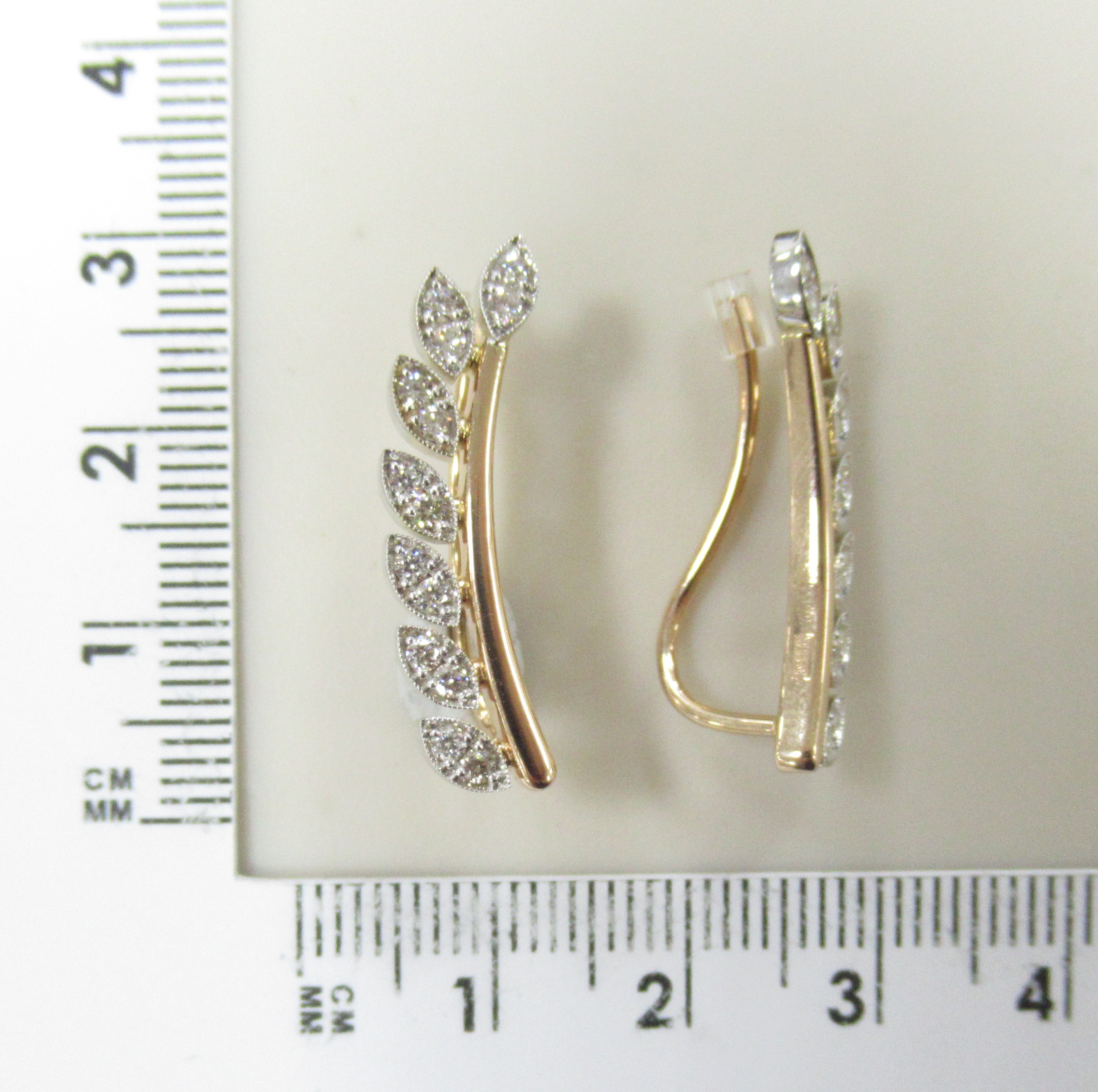 Серьги-каффы из комбинированного золота с бриллиантами